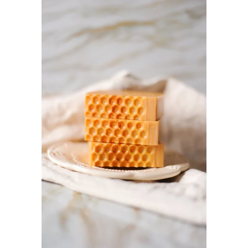 Almara Soap Fancy Honey Flower ročno izdelano milo 100 g