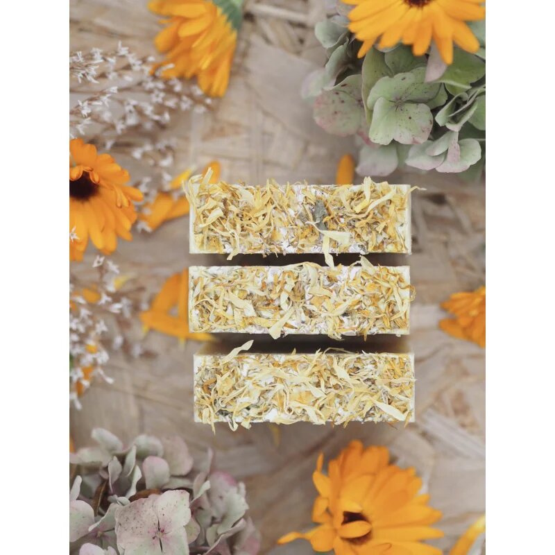 Almara Soap Natural Calendula naravno milo za suho in občutljivo kožo 90 g