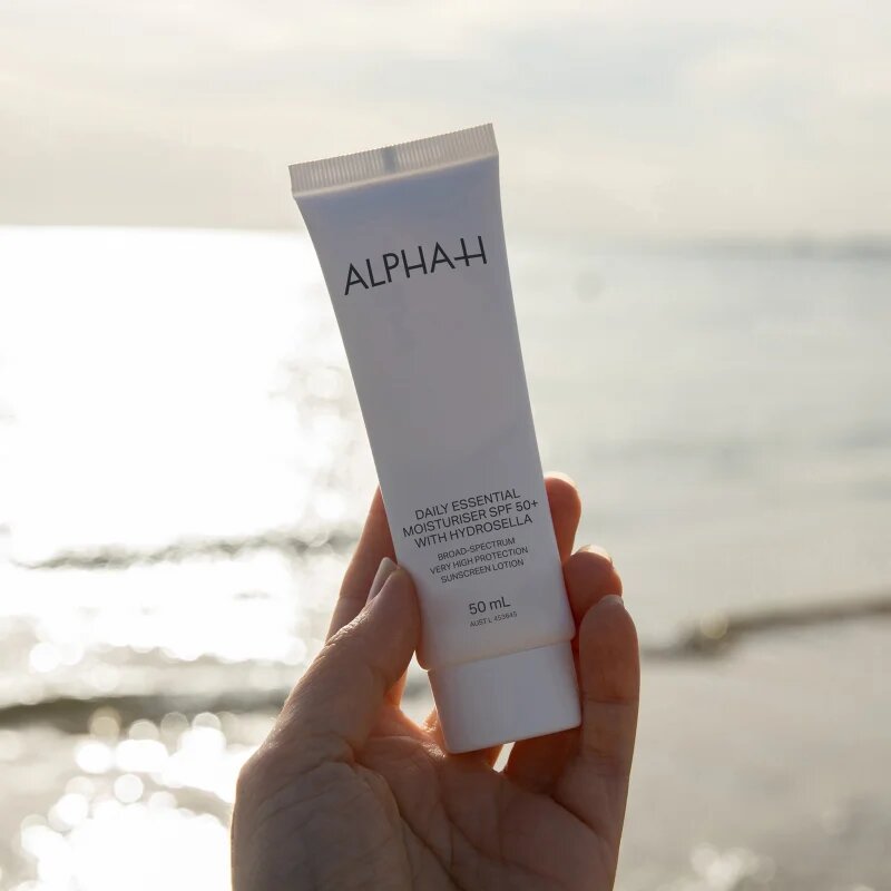 Alpha-H Daily Essential dnevna vlažilna krema SPF 50+ 50 ml