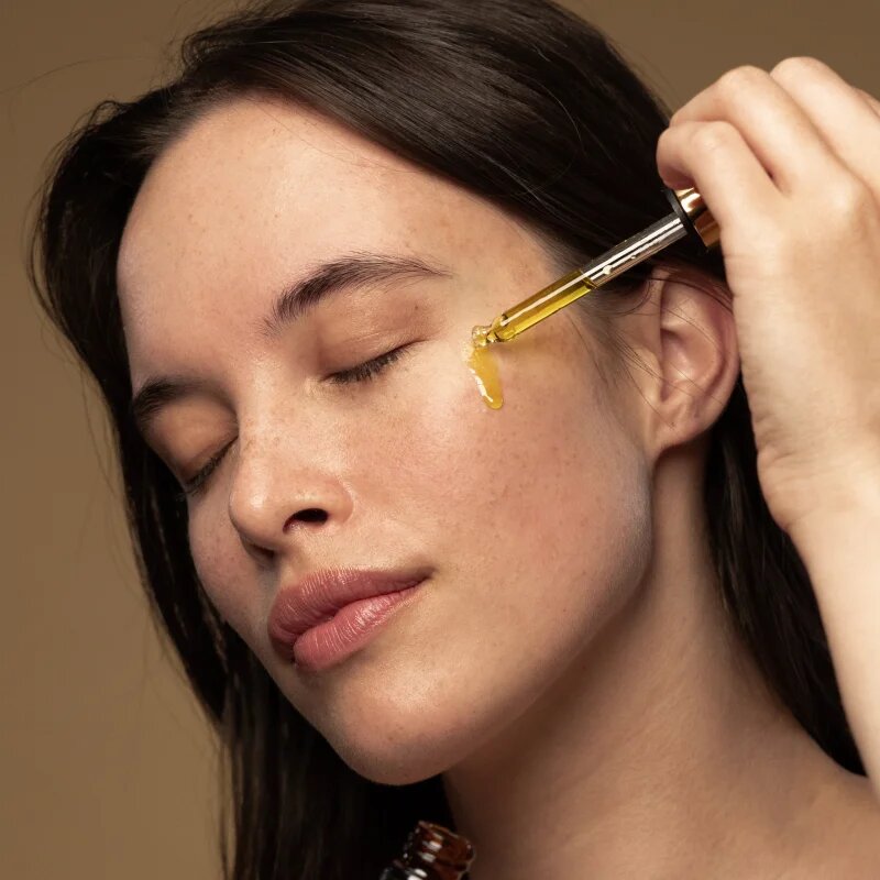 Antipodes Divine Face Oil Rosehip & Avocado Oil zaščitni serum proti prvim znakom staranja kože 10 ml