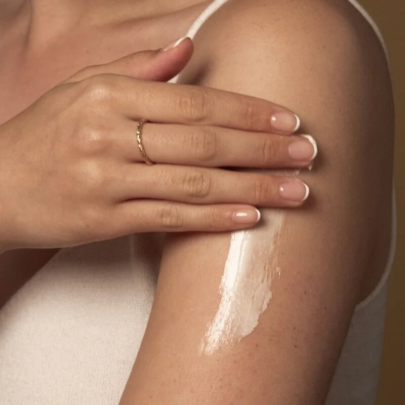 Antipodes Joyful Hand & Body Cream hranilna krema za roke in telo z vonjem Wild blackcurrant 120 ml
