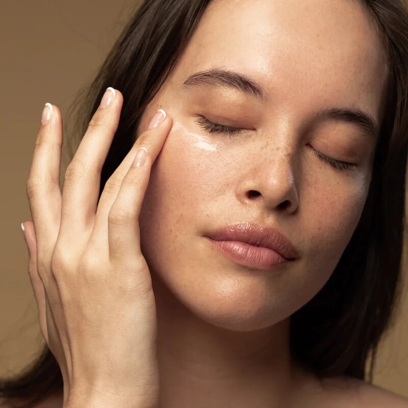 Antipodes Kiwi Seed Oil Eye Cream pomirjajoča krema za predel okoli oči 30 ml
