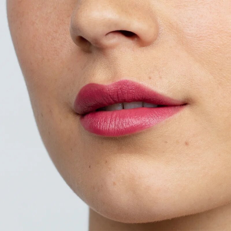 Antipodes Moisture-Boost Natural Lipstick hranilna šminka odtenek Remarkably Red 4 g