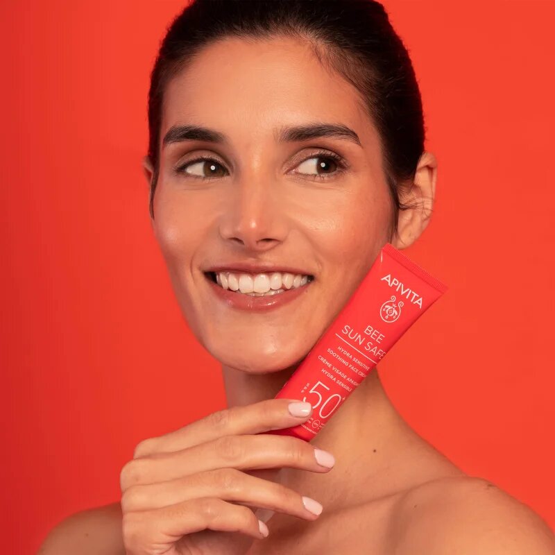 Apivita Bee Sun Safe Hydra Sensitive Soothing Face Cream SPF50+ pomirjevalna in vlažilna krema SPF 50+ 50 ml