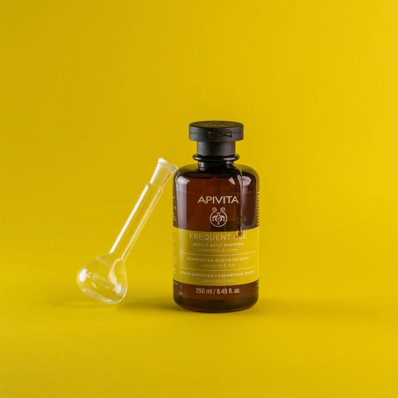 Apivita Frequent Use Gentle Daily Shampoo šampon za vsakodnevno umivanje las s kamilico 250 ml