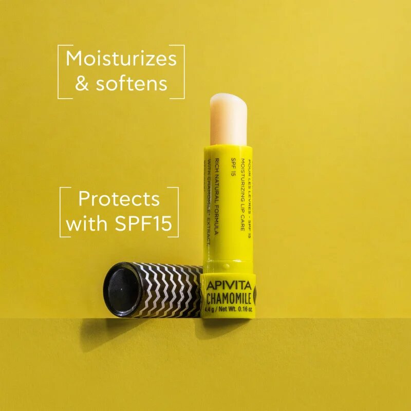 Apivita Lip Care Chamomile SPF15 vlažilni balzam za ustnice SPF 15 4.4 g
