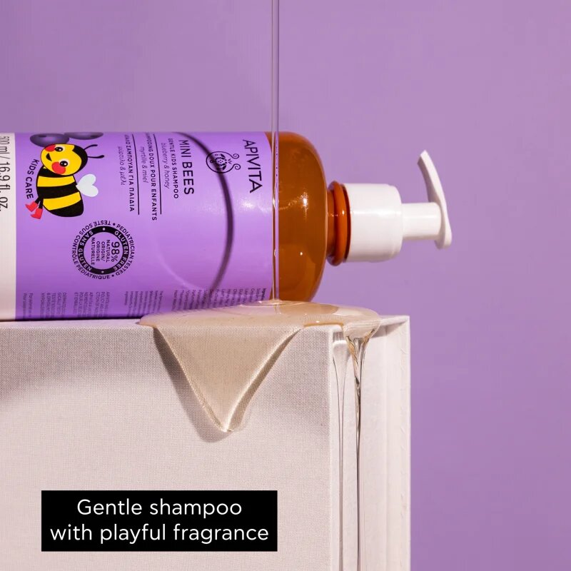 Apivita Mini Bees Gentle Kids Shampoo Blueberry & Honey šampon za tanke lase za otroke 500 ml