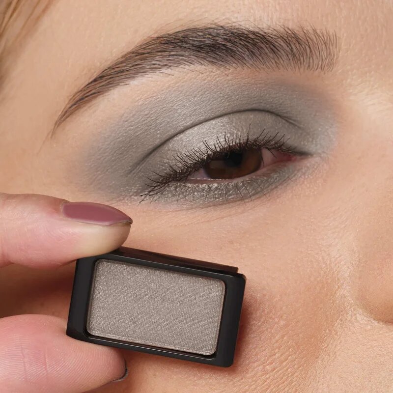 Artdeco Eyeshadow Pearl senčila za oči za vlaganje v paleto z bisernim sijajem odtenek 04 Pearly Mystical Grey 08 g