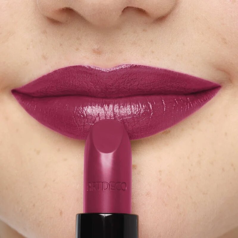 Artdeco Perfect Color kremasta šminka s satenastim zaključkom odtenek 926 Dark Raspberry 4 g
