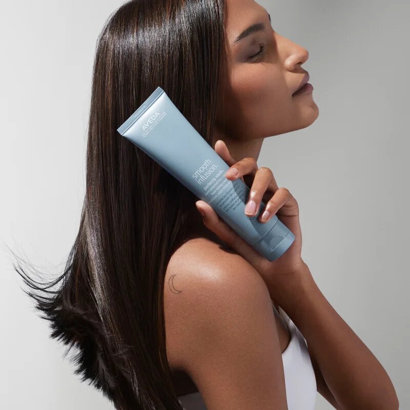 Aveda Smooth Infusion™ Perfectly Sleek™ Heat Styling Cream termo zaščitna krema za gladitev neobvladljivih las proti krepastim lasem 40 ml
