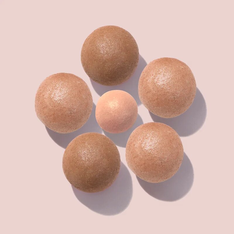 Avon Ultra Colour Pearls bronzer v kroglicah odtenek Medium Bronze 28 g