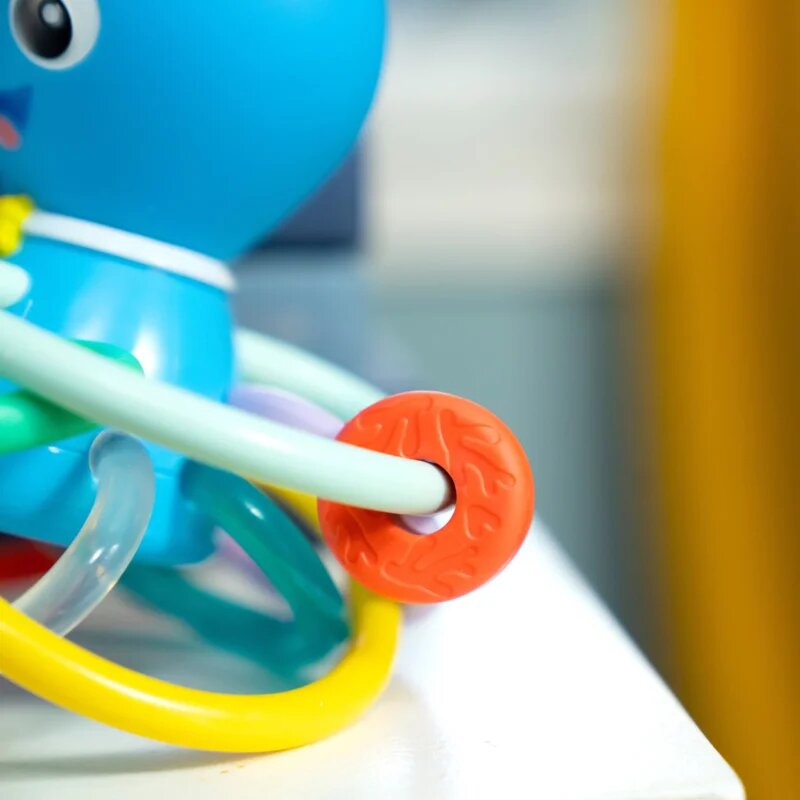 Baby Einstein Opus's Shake & Soothe Teether Toy & Rattle grizalo z ropotuljico 0 m+ 1 kos