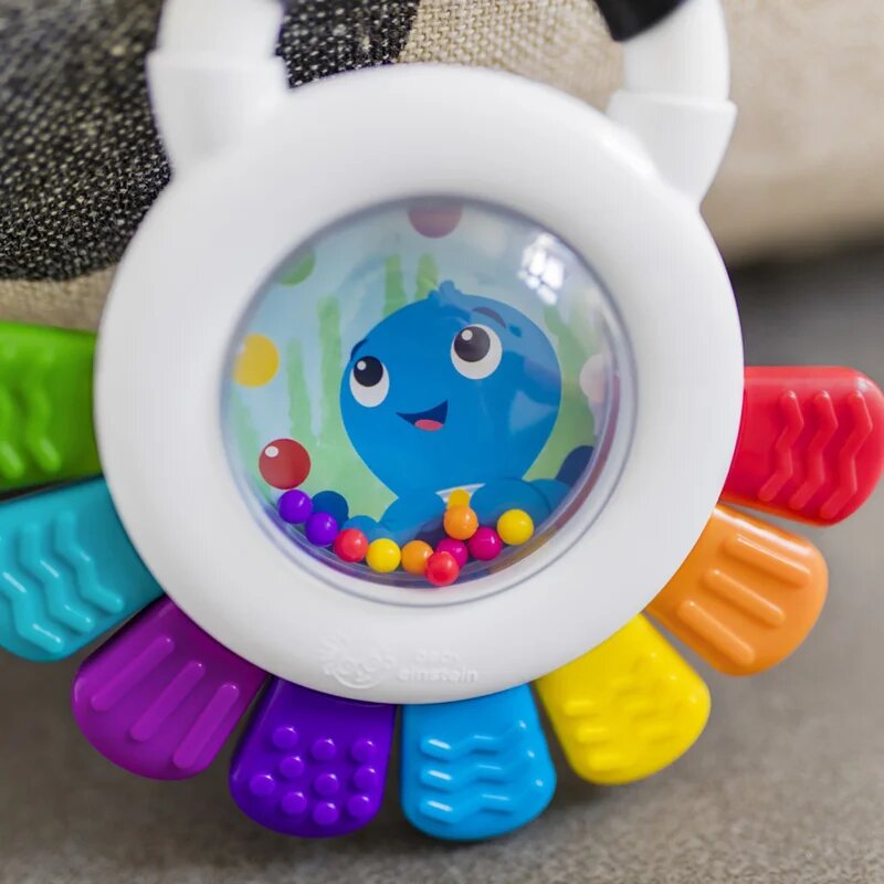 Baby Einstein Outstanding Opus Rattle & Teether Sensory Toy grizalo z ropotuljico 1 kos
