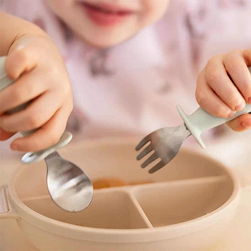 BabyOno Be Active Stainless Steel Spoon and Fork pribor za otroke Beige 12m+ 2 kos