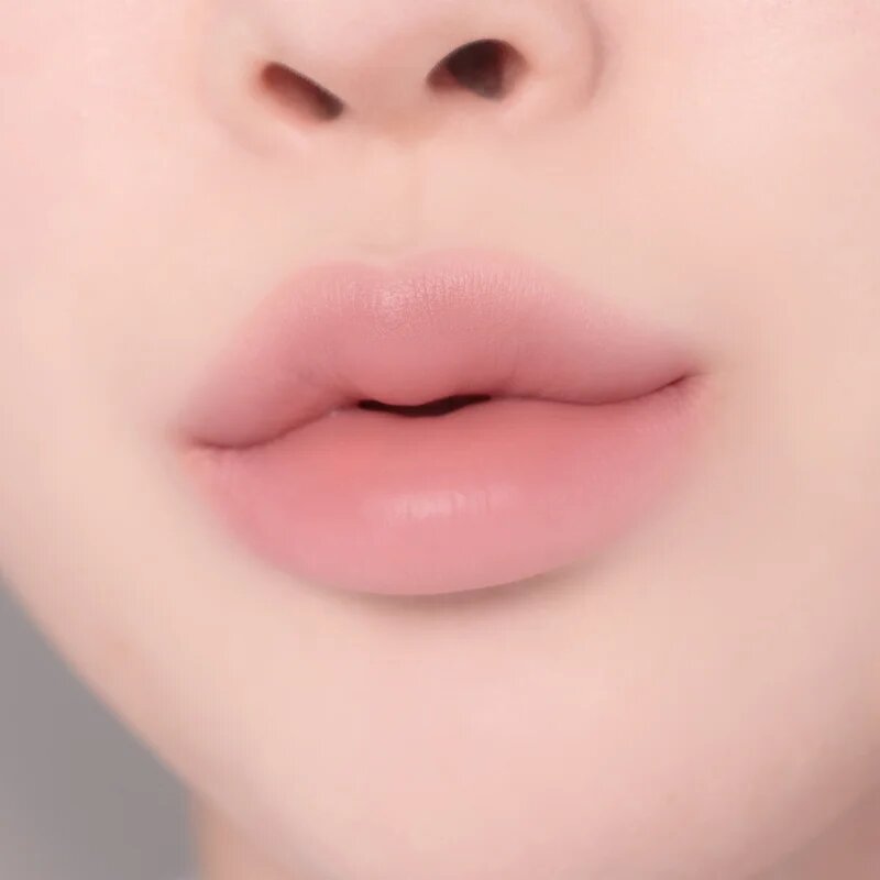 Banila Co. Romantic Blush večnamensko ličilo za ustnice in lica za popoln videz odtenek 12 Peach Mousse 3.7 g