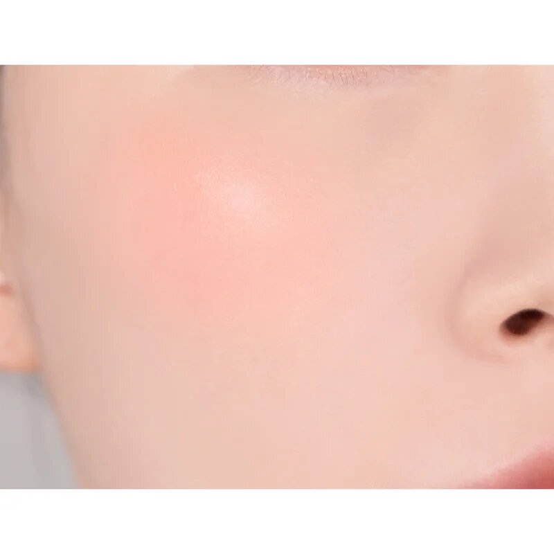 Banila Co. Romantic Blush večnamensko ličilo za ustnice in lica za popoln videz odtenek 12 Peach Mousse 3.7 g