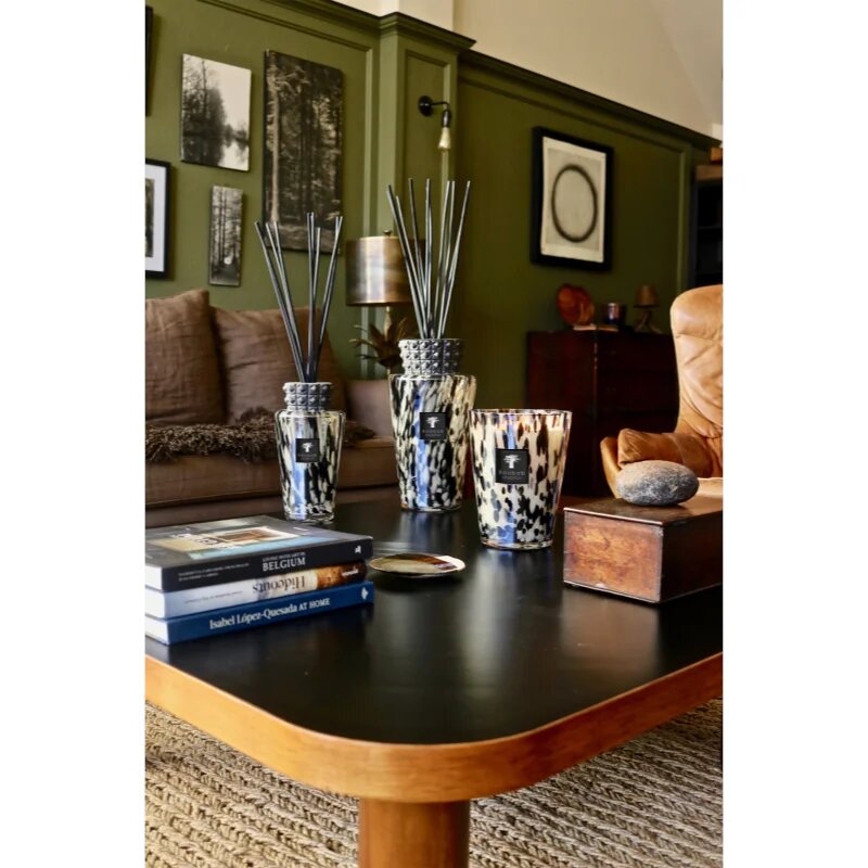 Baobab Collection Pearls Black dišeča sveča 3000 g