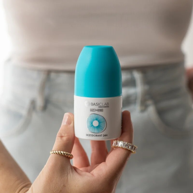 BasicLab Dermocosmetics Anti-Perspiris deodorant roll-on za 24 urno zaščito 60 ml