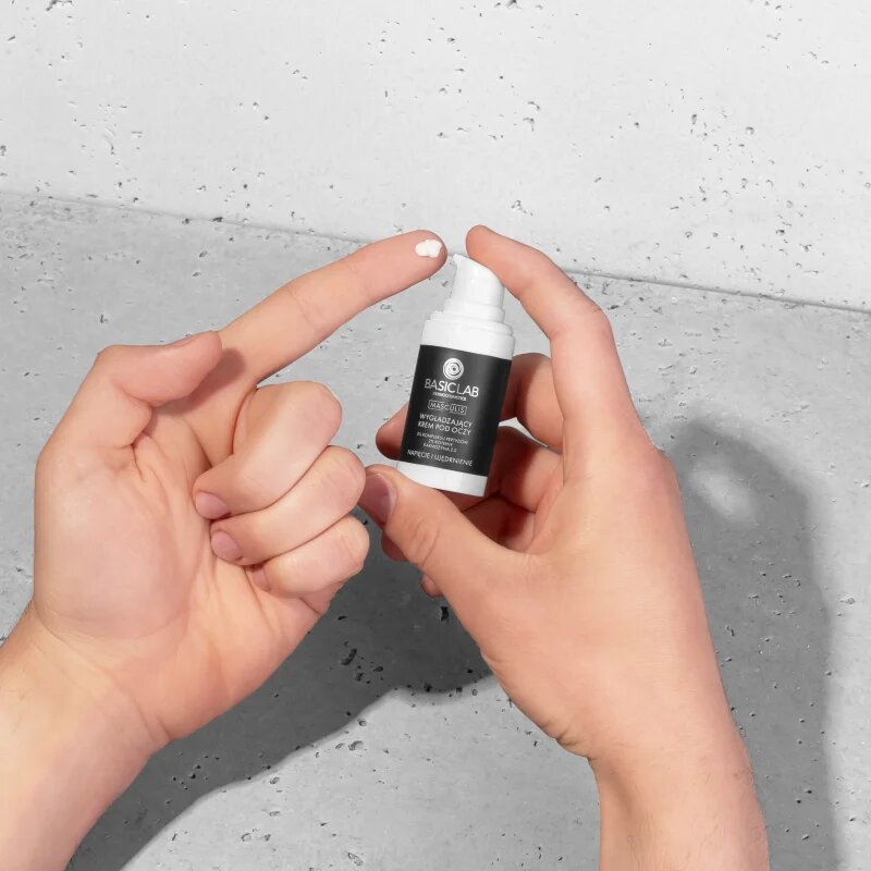 BasicLab Dermocosmetics Masculis gladilna in učvrstitvena krema za predel okoli oči za moške 15 ml