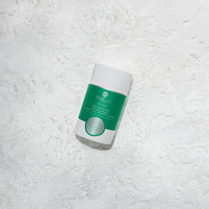 BasicLab Dermocosmetics Micellis encimski piling za mastno in problematično kožo 35 g