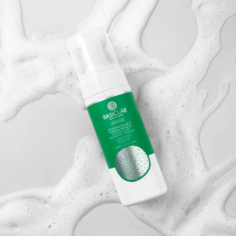 BasicLab Dermocosmetics Micellis nežna čistilna pena za mastno k aknam nagnjeno kožo 150 ml