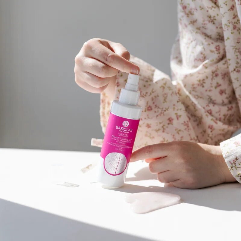 BasicLab Dermocosmetics Micellis tonik za obraz v pršilu za občutljivo in pordelo kožo 150 ml