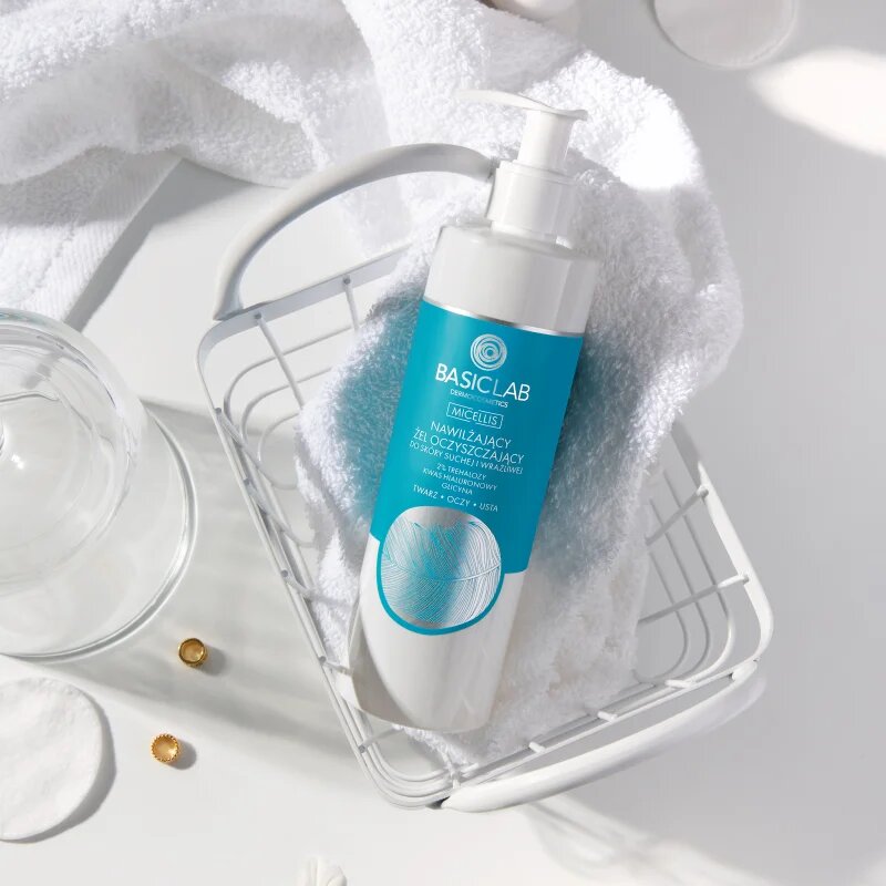 BasicLab Dermocosmetics Micellis vlažilni čistilni gel za suho in občutljivo kožo 300 ml