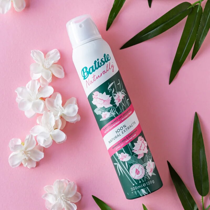 Batiste Naturally Bamboo & Gardenia suhi šampon za absorbcijo odvečnega sebuma in za osvežitev las 200 ml