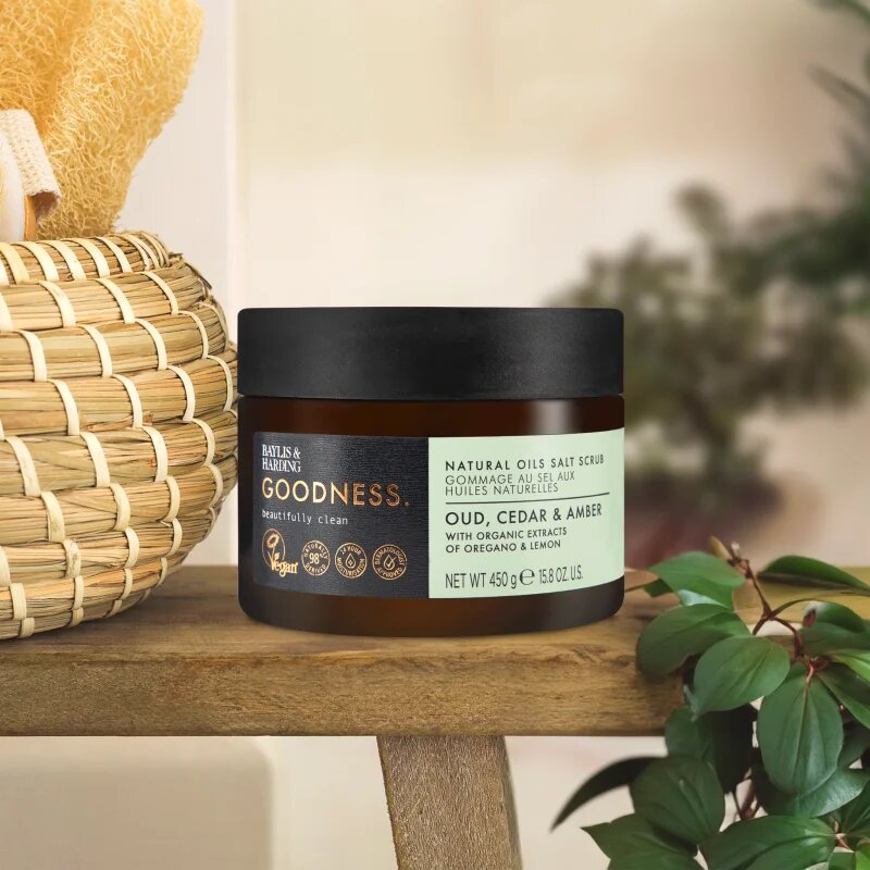 Baylis & Harding Goodness Oud Cedar & Amber solni piling za telo 450 g