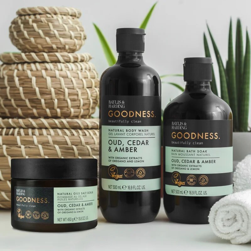 Baylis & Harding Goodness Oud Cedar & Amber solni piling za telo 450 g
