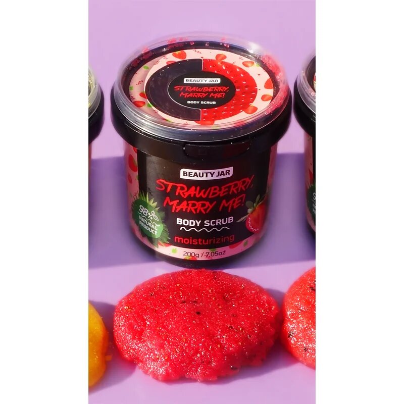 Beauty Jar Strawberry Marry Me! vlažilni piling za telo 200 g