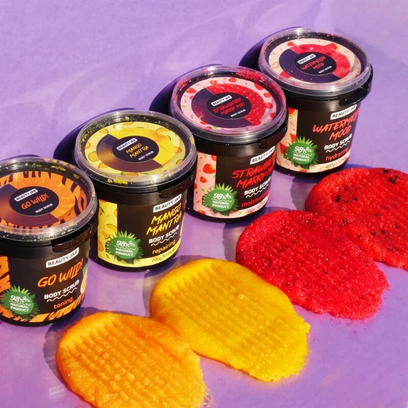 Beauty Jar Strawberry Marry Me! vlažilni piling za telo 200 g