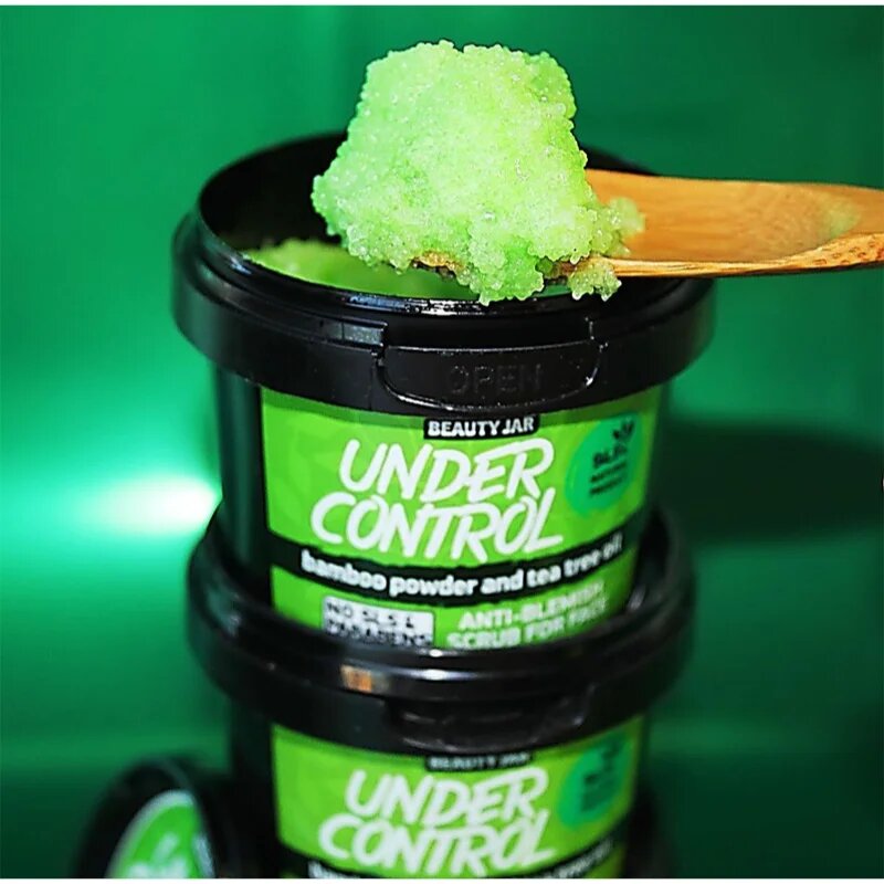 Beauty Jar Under Control čistilni piling za problematično kožo 120 g