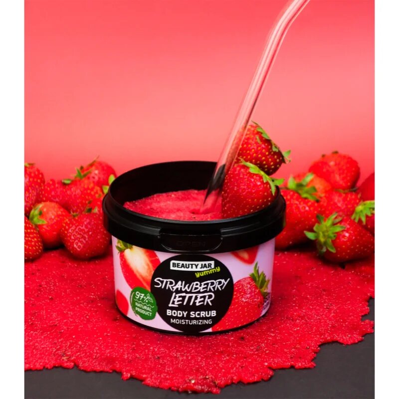 Beauty Jar Yummy Strawberry Letter nežni piling z vlažilnim učinkom 360 g