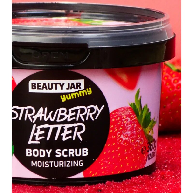 Beauty Jar Yummy Strawberry Letter nežni piling z vlažilnim učinkom 360 g