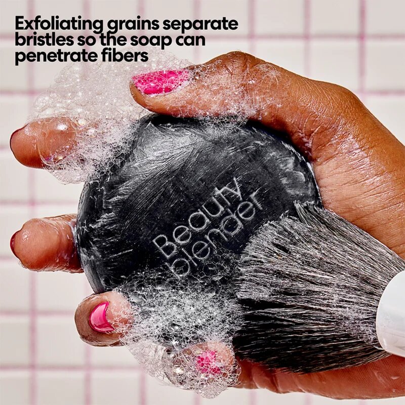 beautyblender® Tool Scrub Charcoal trdo čistilo gobic in čopičev za ličenje 150 g