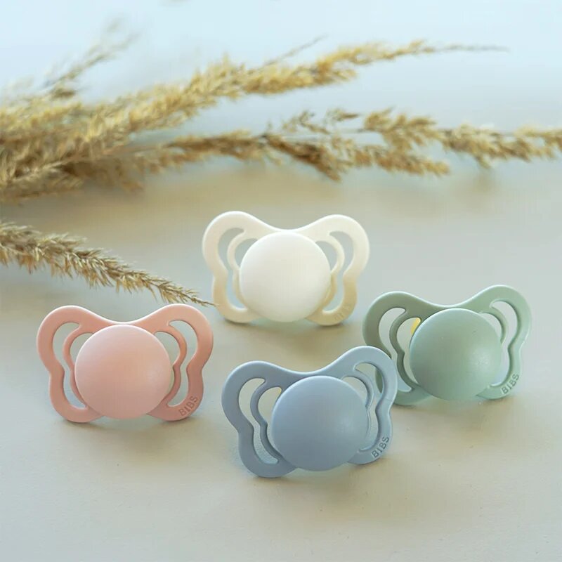 BIBS Couture Natural Rubber Size 1: 0+ months duda Ivory / Sage 2 kos