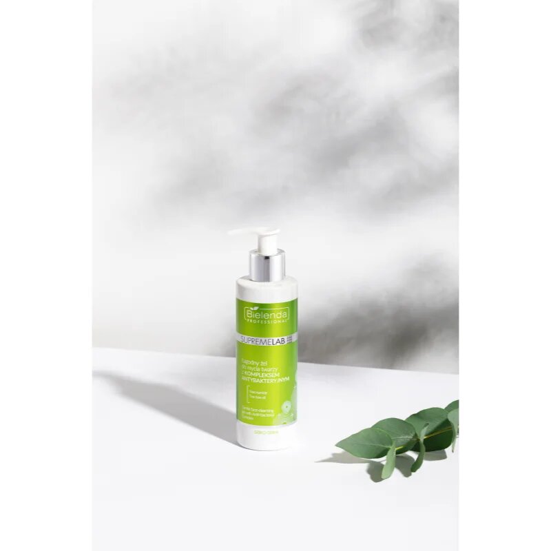 Bielenda Professional Supremelab Sebio Derm nežni čistilni gel Antibacterial Complex 190 g