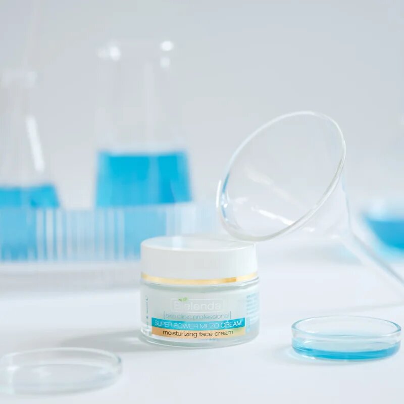 Bielenda Skin Clinic Professional Moisturizing vlažilna pomlajevalna krema za vse tipe kože 50 ml