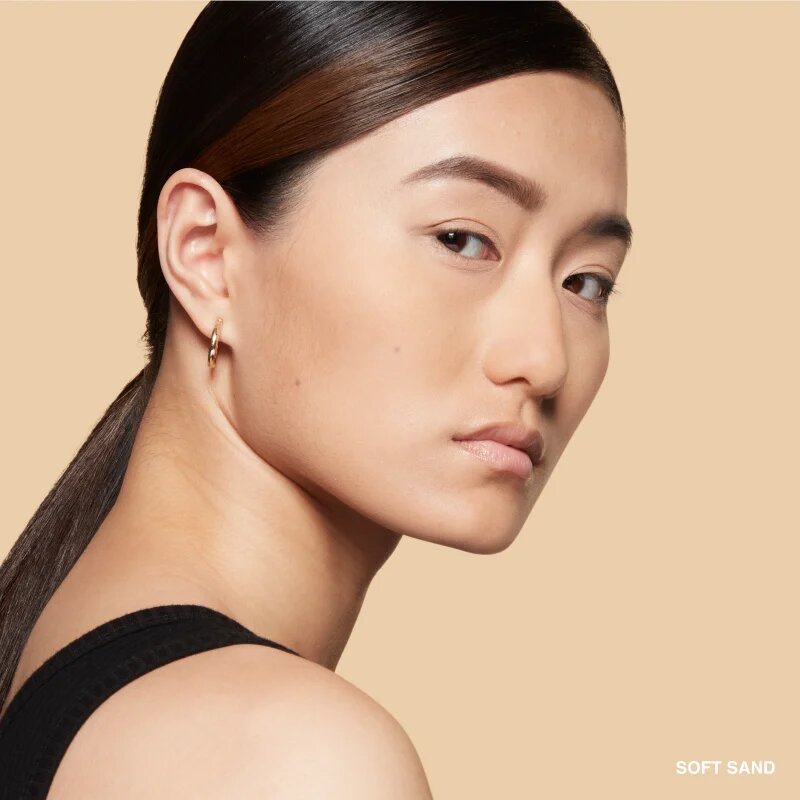 Bobbi Brown Sheer Finish Pressed Powder nežni kompaktni puder odtenek Soft Sand 9 g
