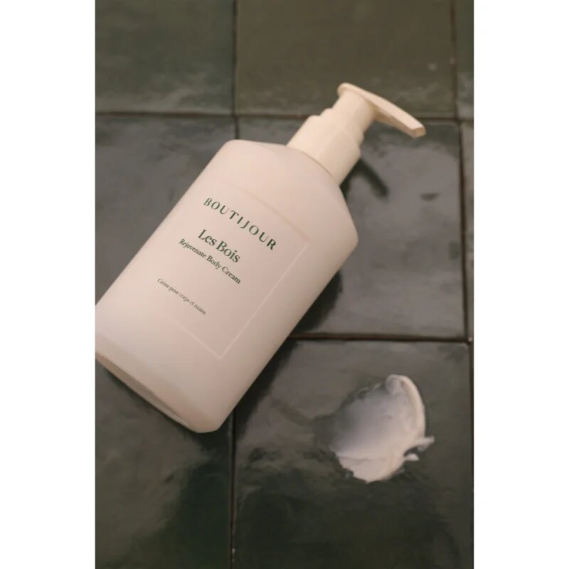 BOUTIJOUR Les Bois Rejuvenate Body Cream hranilna krema za telo za suho kožo 250 g
