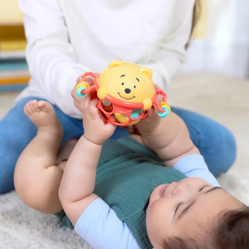 Bright Starts Winnie the Pooh Jingle & Shake Oball ropotuljica 0m+ 1 kos