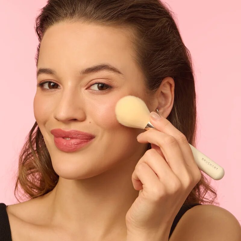 BrushArt Basic Blush brush čopič za rdečilo 1 kos