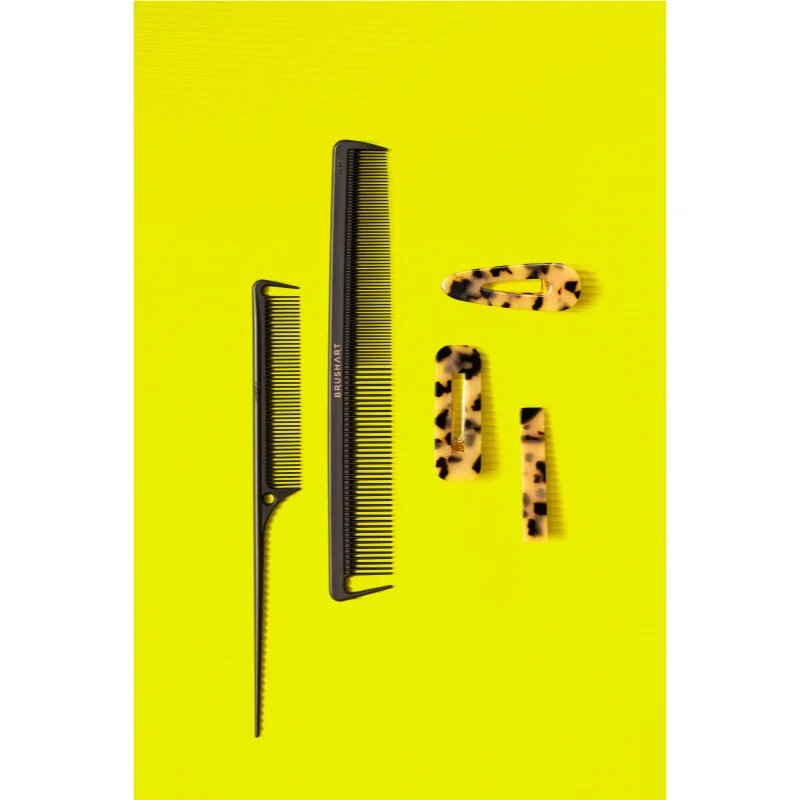 BrushArt Hair Tail comb with a carbon finish glavnik 1 kos