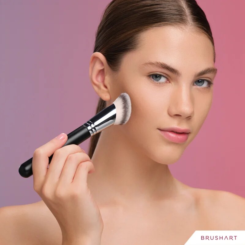 BrushArt Professional B11 Angled foundation brush čopič za make-up B11 1 kos