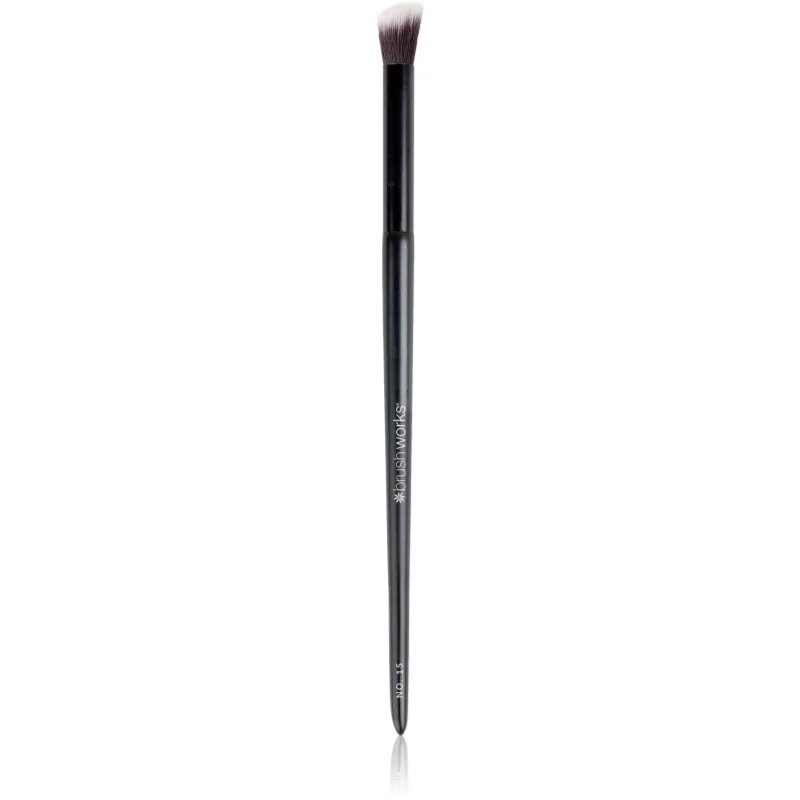 Brushworks Angled Blending kotni čopič za senčila za oči vrsta NO. 15 1 kos