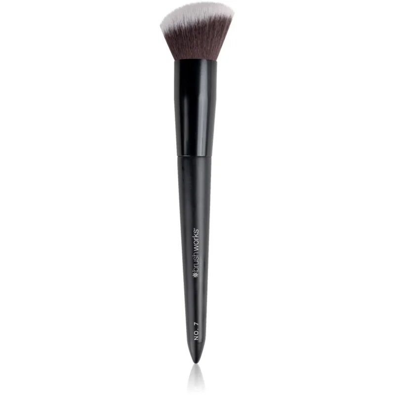 Brushworks Angled Blush Brush poševen čopič za rdečilo vrsta NO. 7 1 kos
