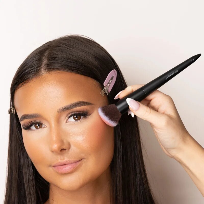 Brushworks Angled Blush Brush poševen čopič za rdečilo vrsta NO. 7 1 kos
