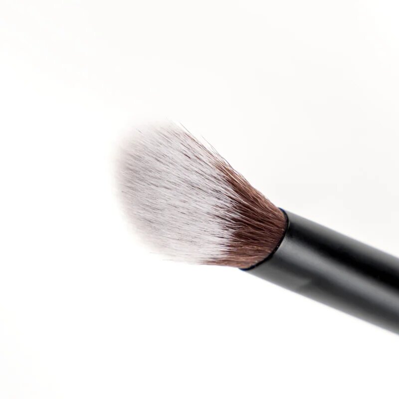 Brushworks Back Comb Brush čopič za korektor vrsta NO. 25 1 kos