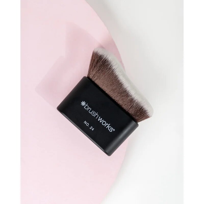 Brushworks Blending Face & Body Brush čopič za obraz in telo kabuki vrsta NO. 24 1 kos
